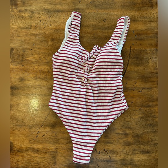 Quintsol Swimsuit - Picture 1 of 3